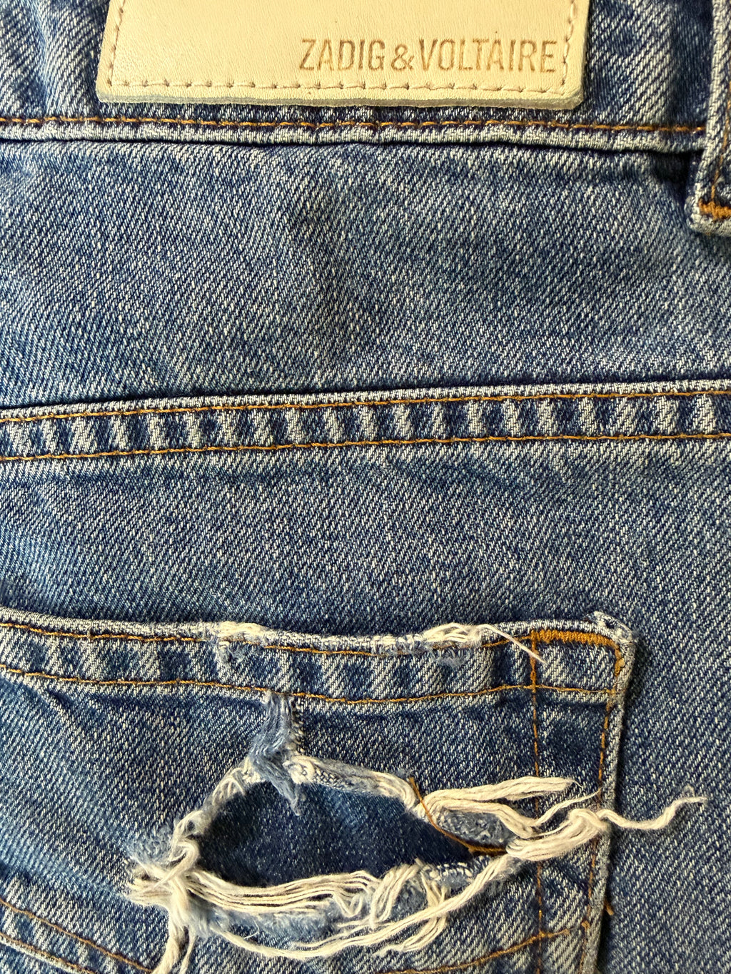 Short en Jean Brodé "Zadig & Voltaire" Bleu avec Patchs et Effet Destroy