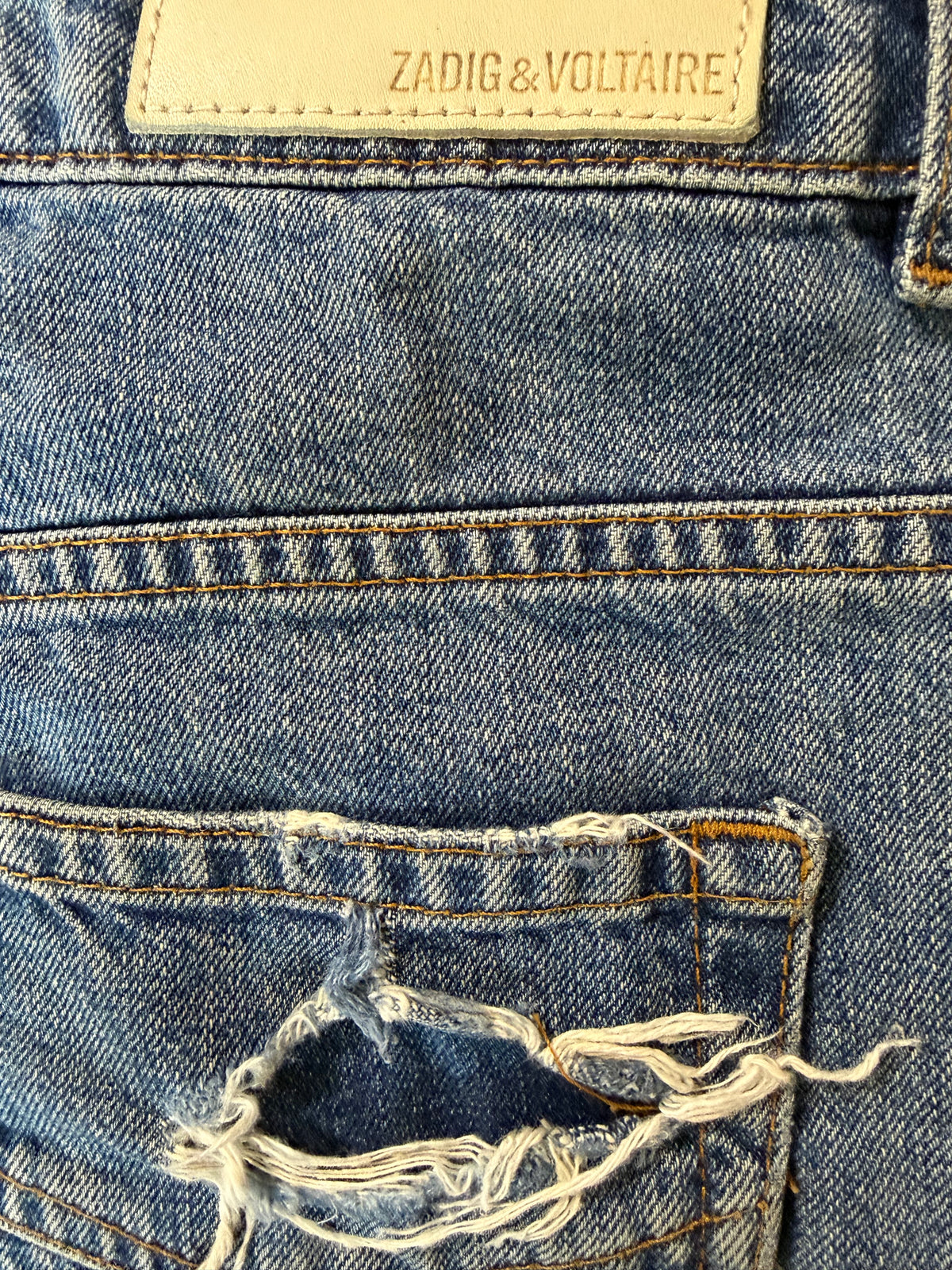 Short en Jean Brodé "Zadig & Voltaire" Bleu avec Patchs et Effet Destroy