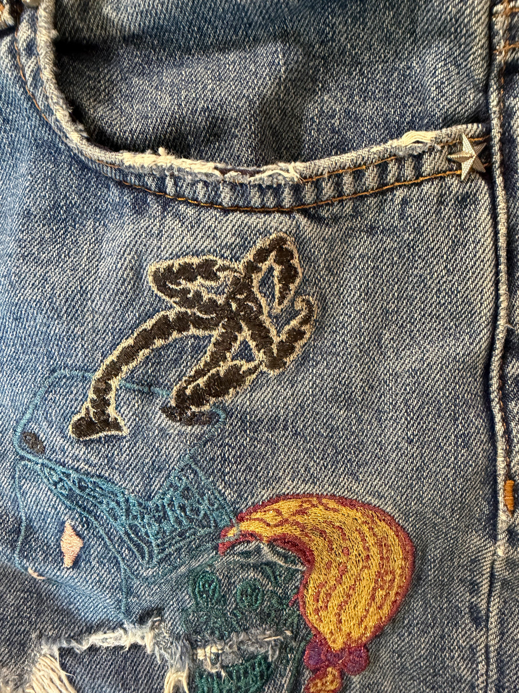 Short en Jean Brodé "Zadig & Voltaire" Bleu avec Patchs et Effet Destroy