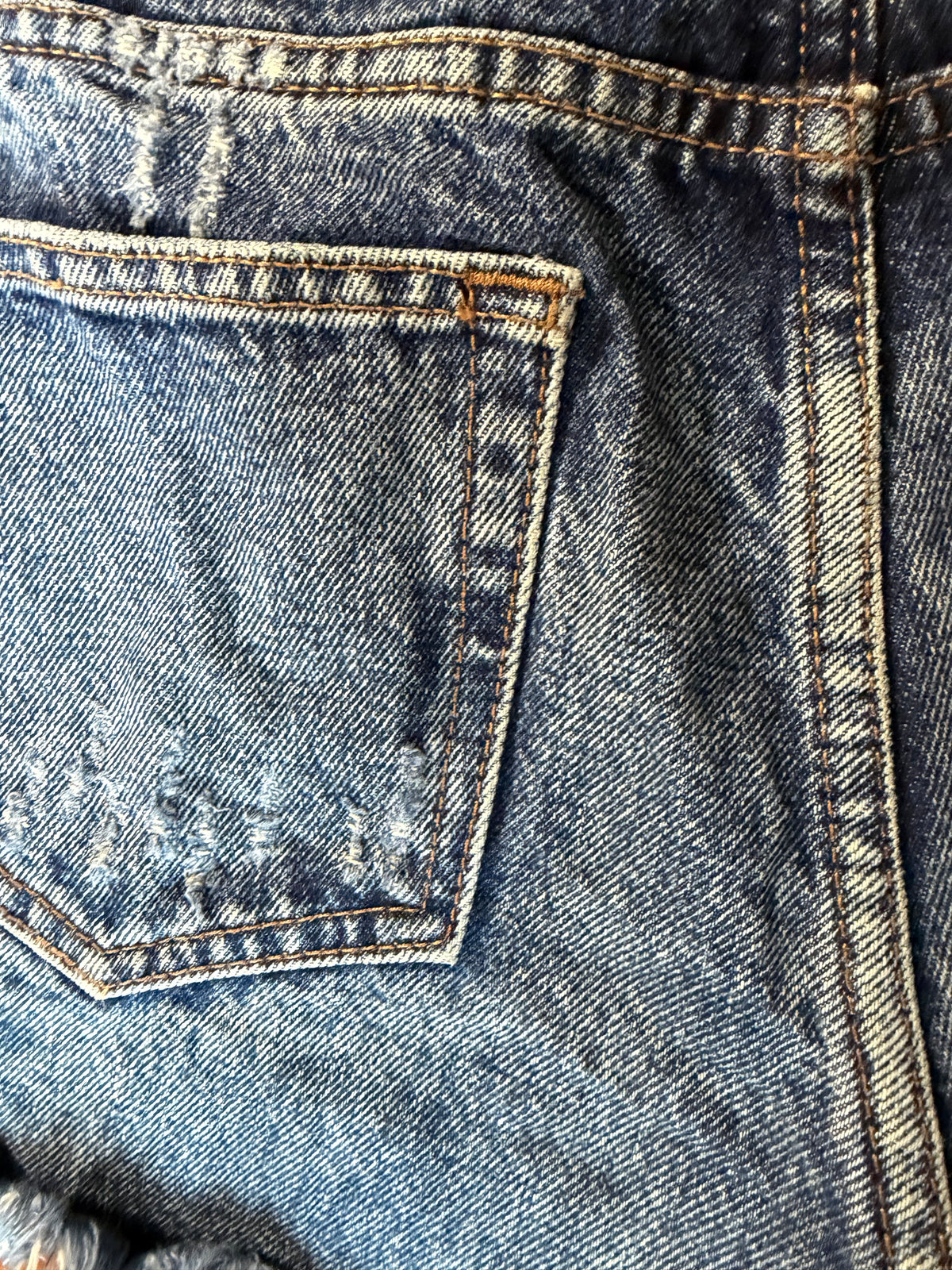 Short en Jean Vintage "The Kooples" Bleu Délavé avec Piercing et Effet Destroy