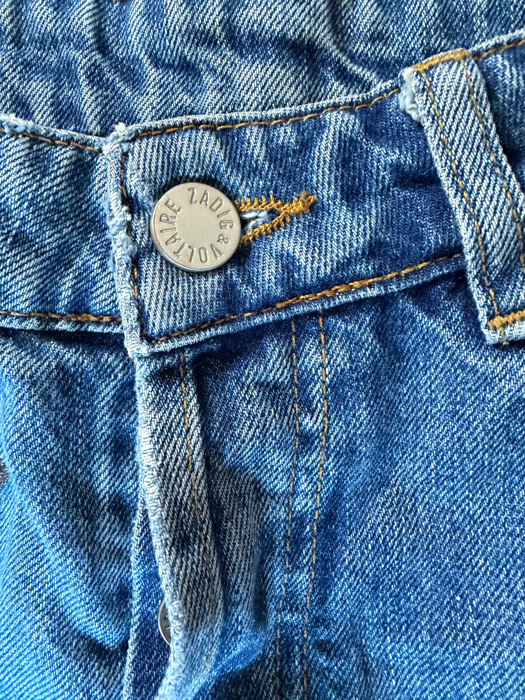 Short en Jean Brodé "Zadig & Voltaire" Bleu avec Patchs et Effet Destroy