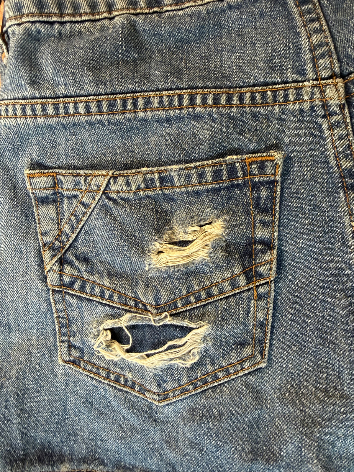 Short en Jean Brodé "Zadig & Voltaire" Bleu avec Patchs et Effet Destroy