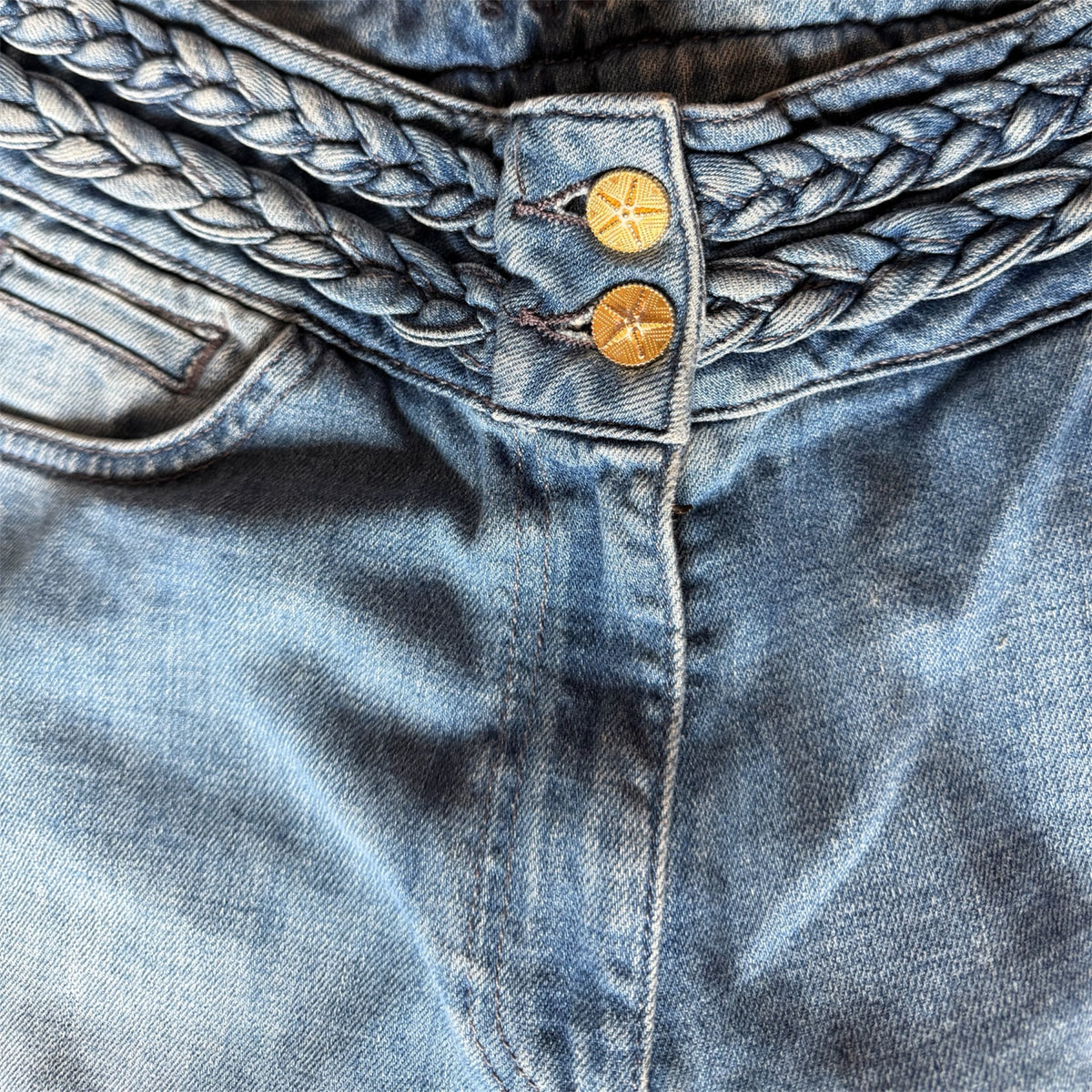 Jean évasé en denim avec taille tressée Sandro